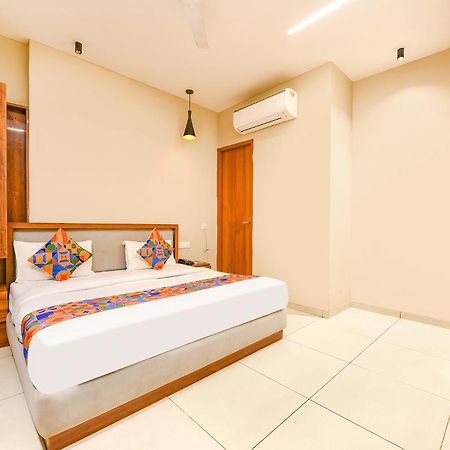 Fabhotel Dc Premium Zirakpur Exterior photo