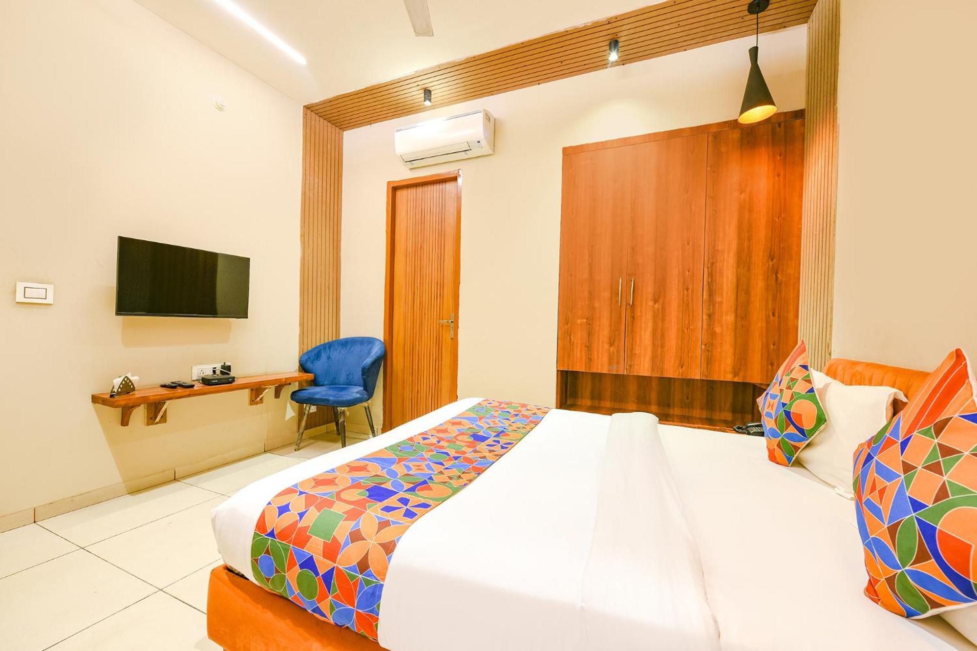 Fabhotel Dc Premium Zirakpur Exterior photo