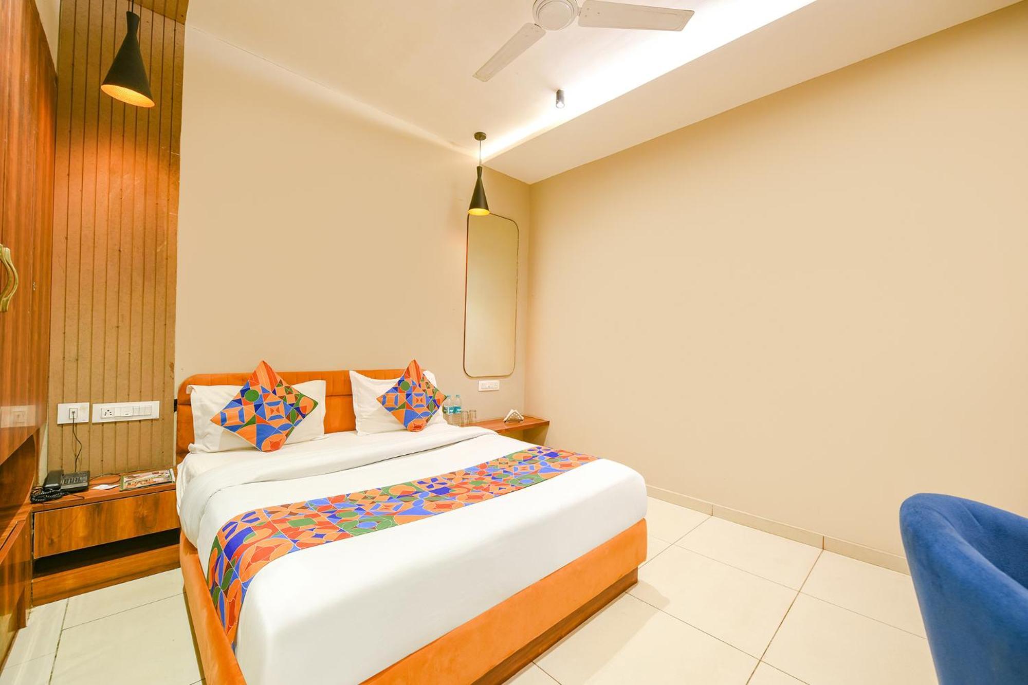 Fabhotel Dc Premium Zirakpur Exterior photo