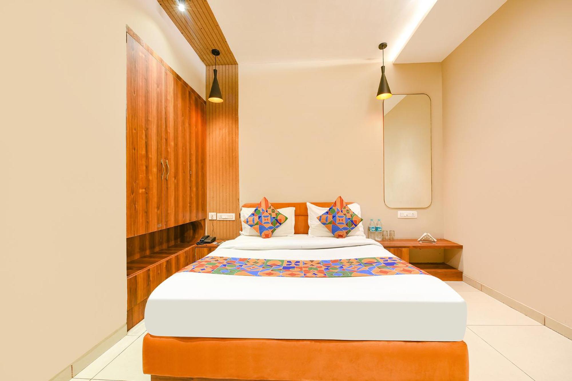 Fabhotel Dc Premium Zirakpur Exterior photo