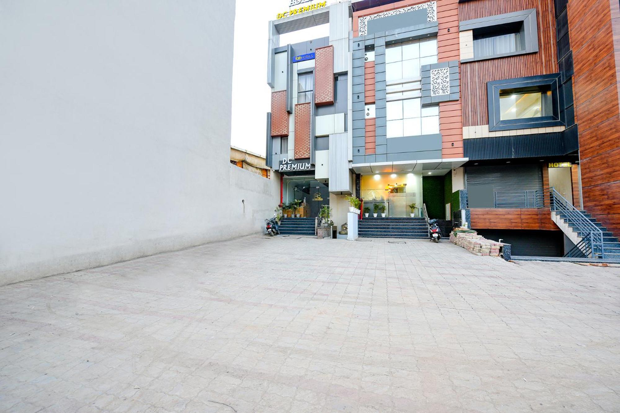 Fabhotel Dc Premium Zirakpur Exterior photo