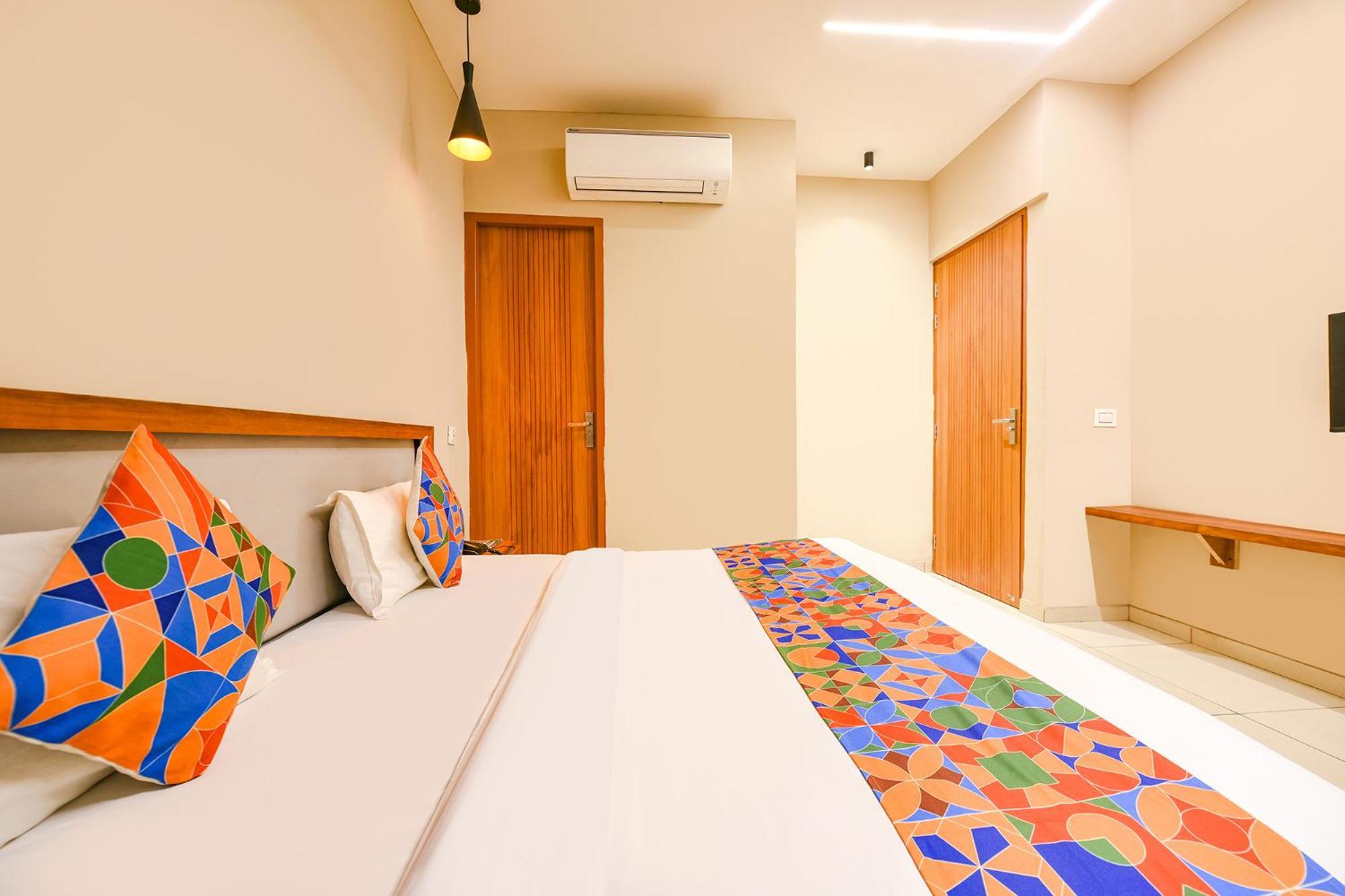 Fabhotel Dc Premium Zirakpur Exterior photo
