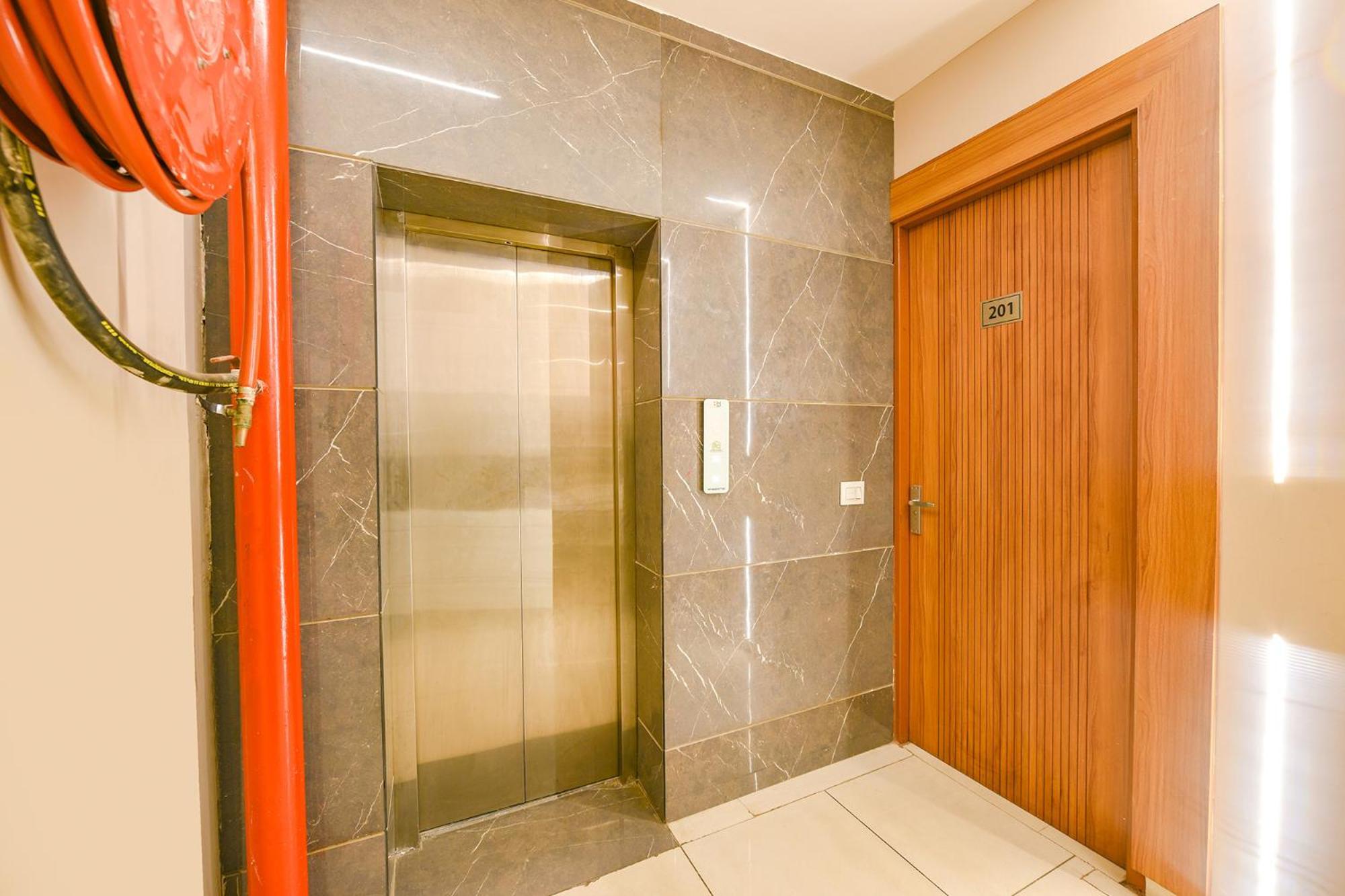 Fabhotel Dc Premium Zirakpur Exterior photo