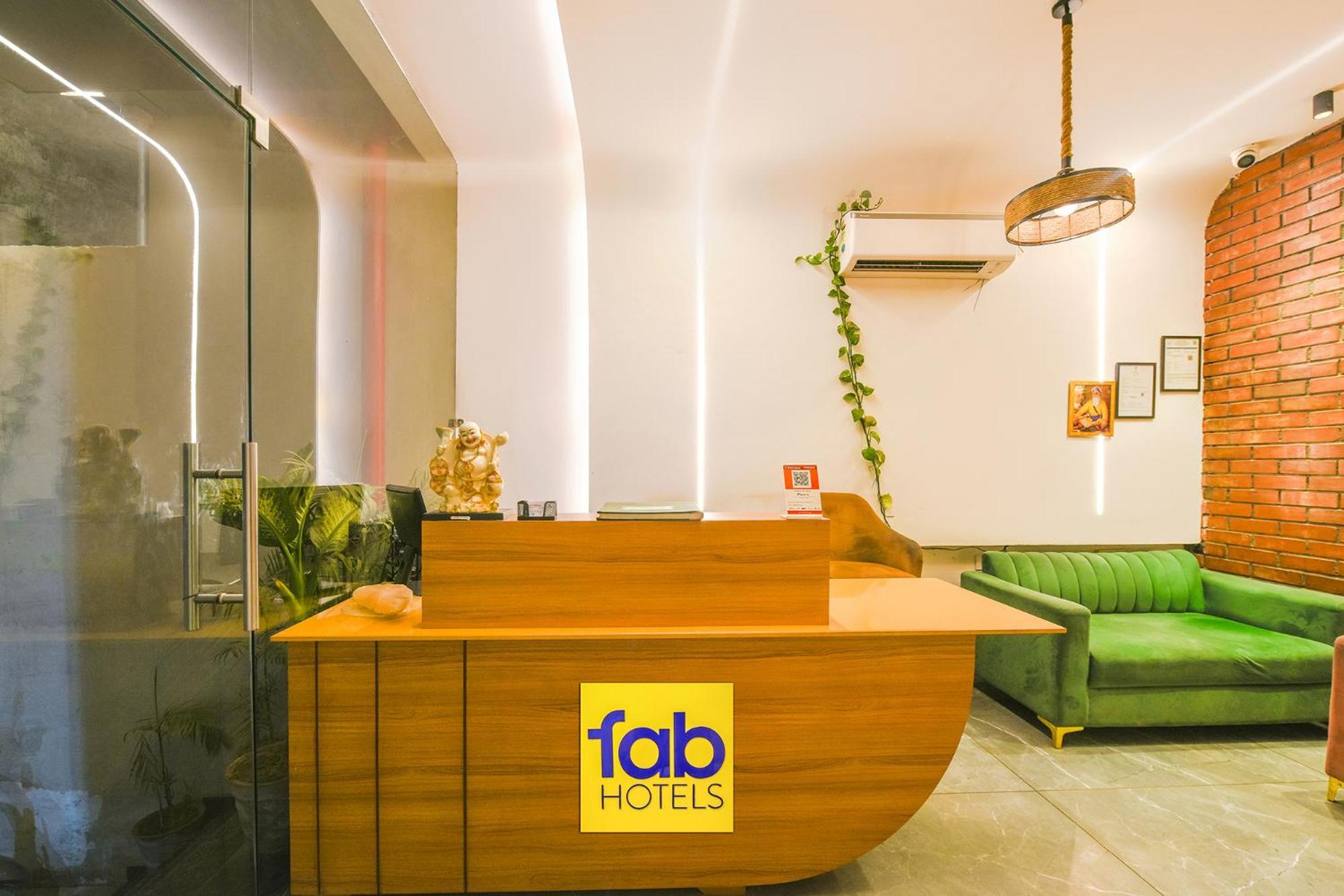 Fabhotel Dc Premium Zirakpur Exterior photo