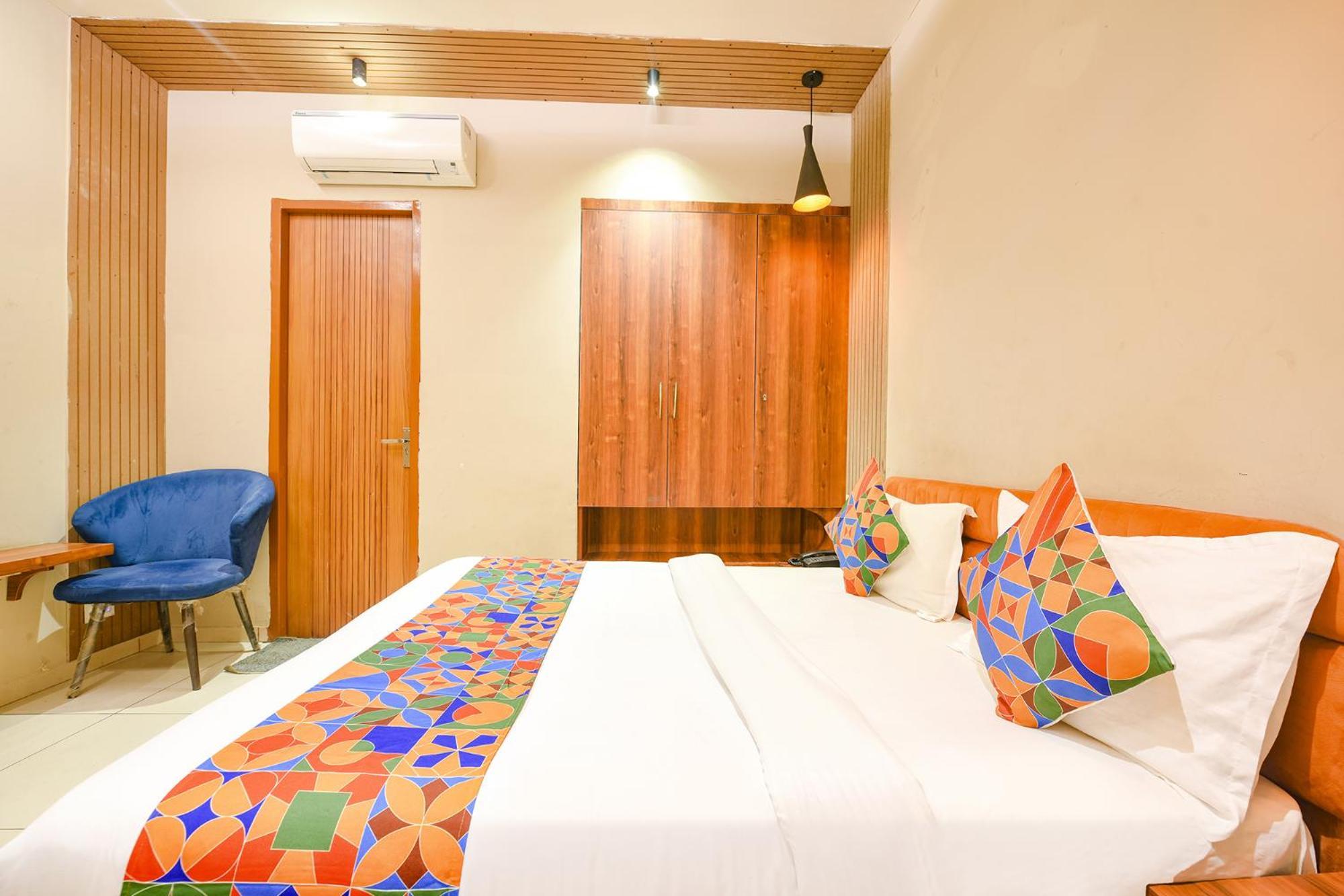 Fabhotel Dc Premium Zirakpur Exterior photo