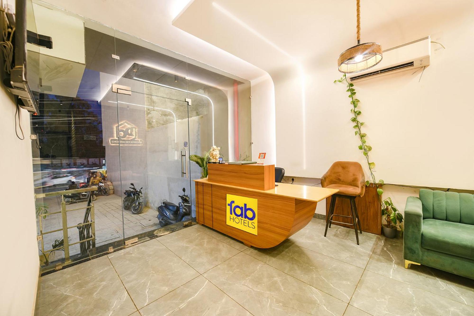 Fabhotel Dc Premium Zirakpur Exterior photo