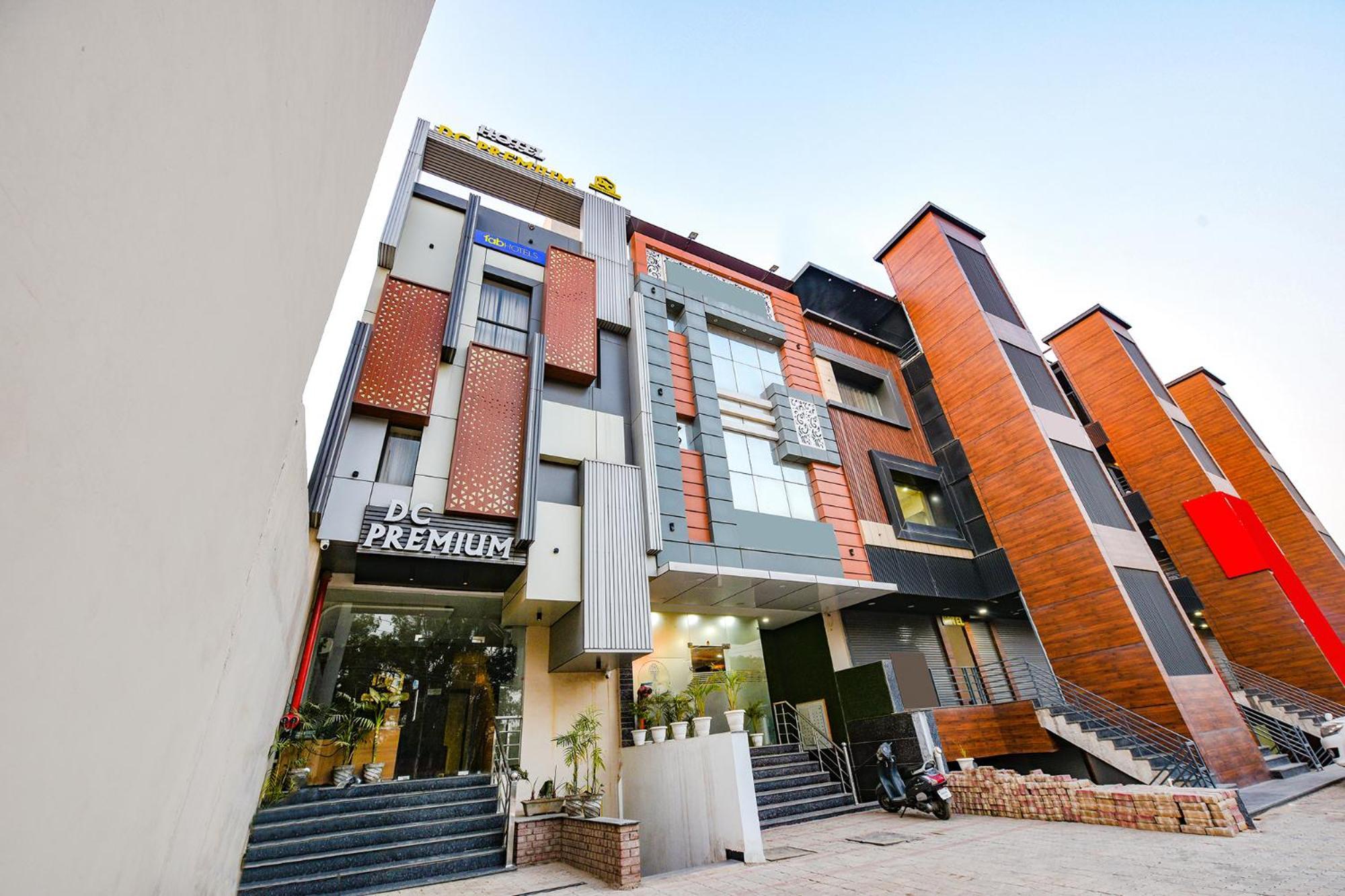 Fabhotel Dc Premium Zirakpur Exterior photo