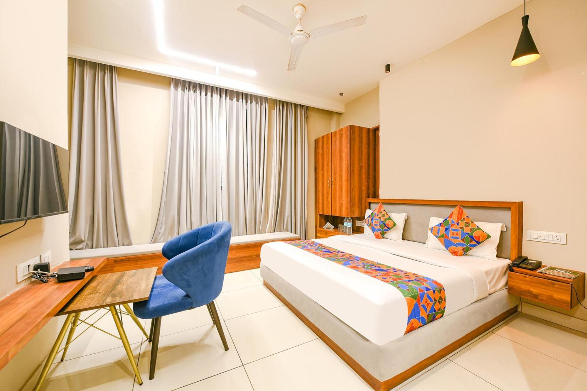 Fabhotel Dc Premium Zirakpur Exterior photo